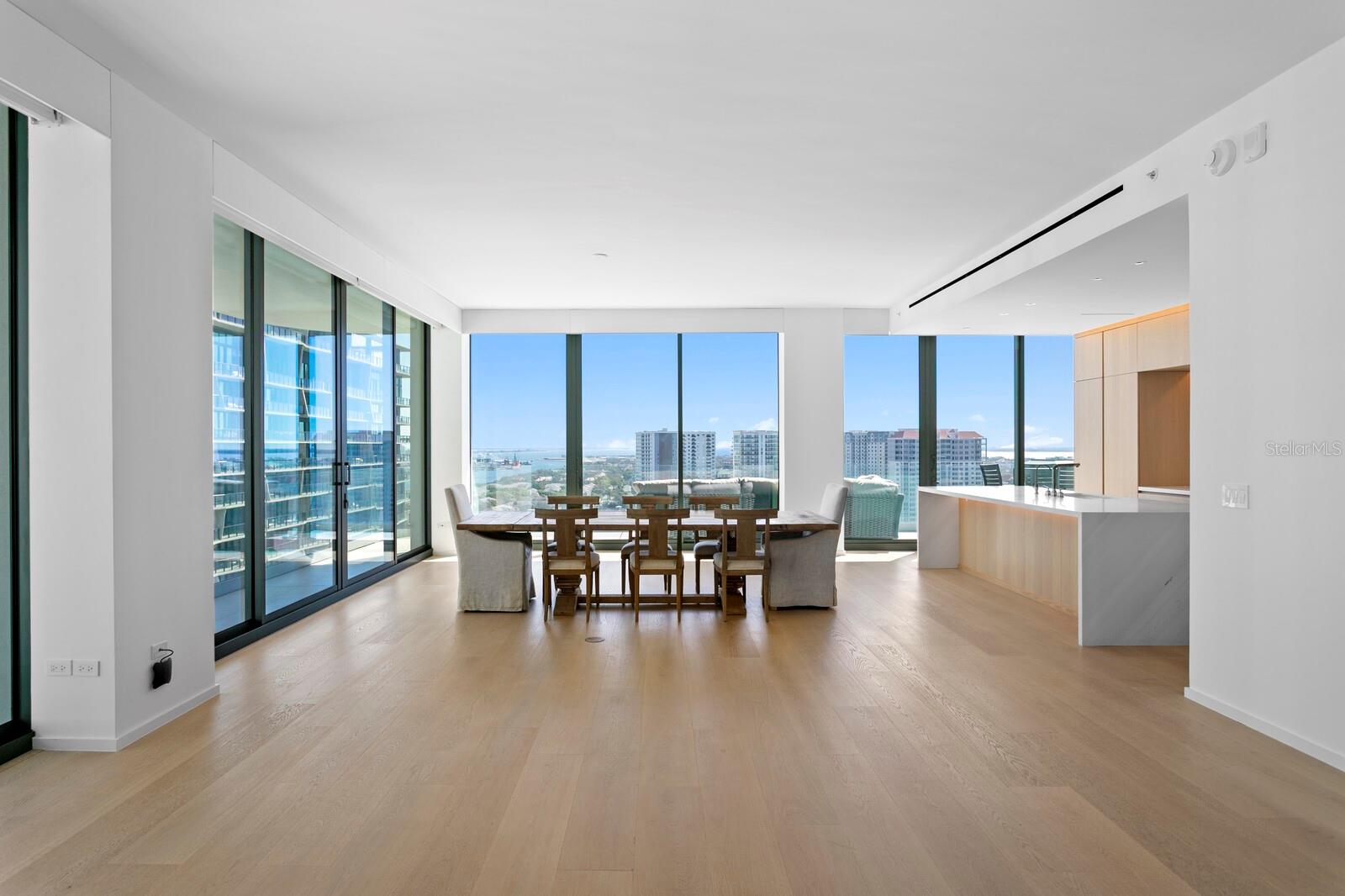 Listing photo id 13 for 1000 Water Street 1502