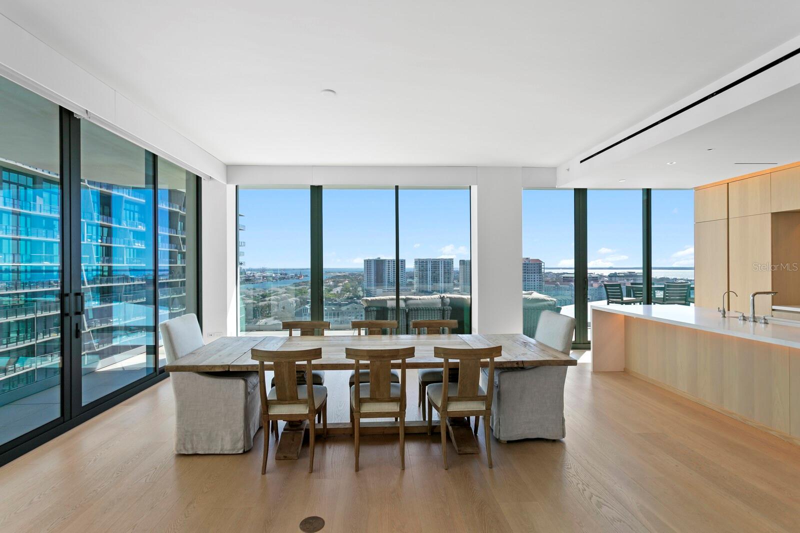 Listing photo id 14 for 1000 Water Street 1502