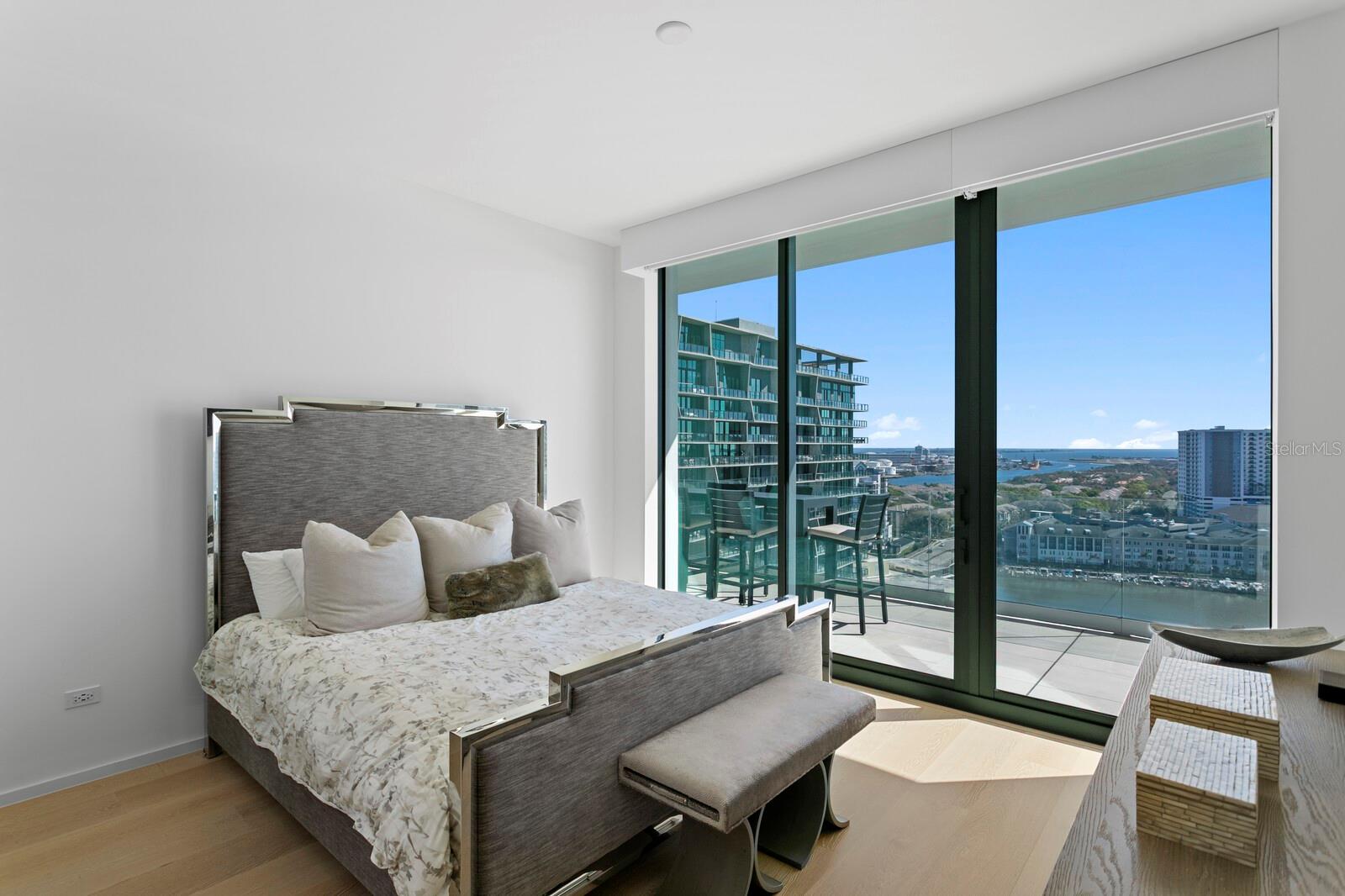 Listing photo id 39 for 1000 Water Street 1502