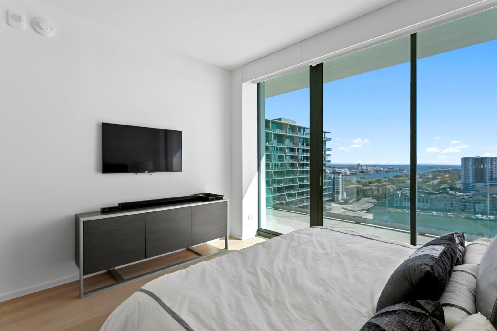 Listing photo id 41 for 1000 Water Street 1502