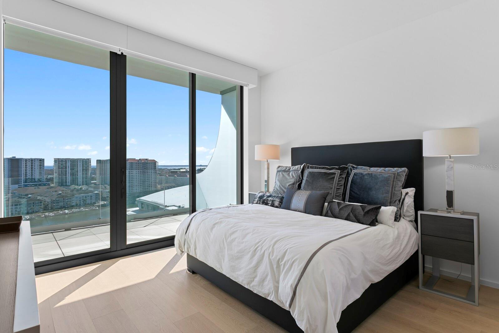 Listing photo id 42 for 1000 Water Street 1502