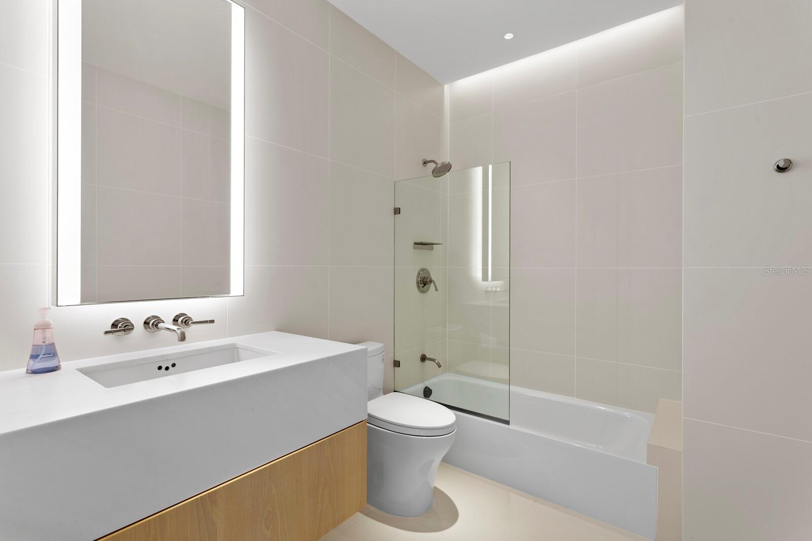 Listing photo id 45 for 1000 Water Street 1502