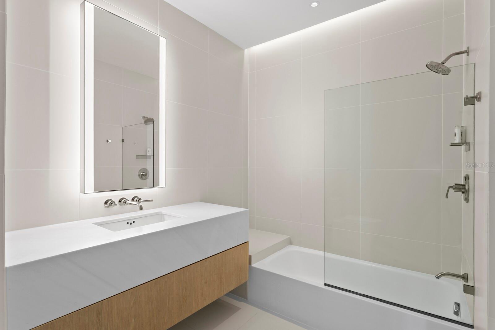 Listing photo id 46 for 1000 Water Street 1502