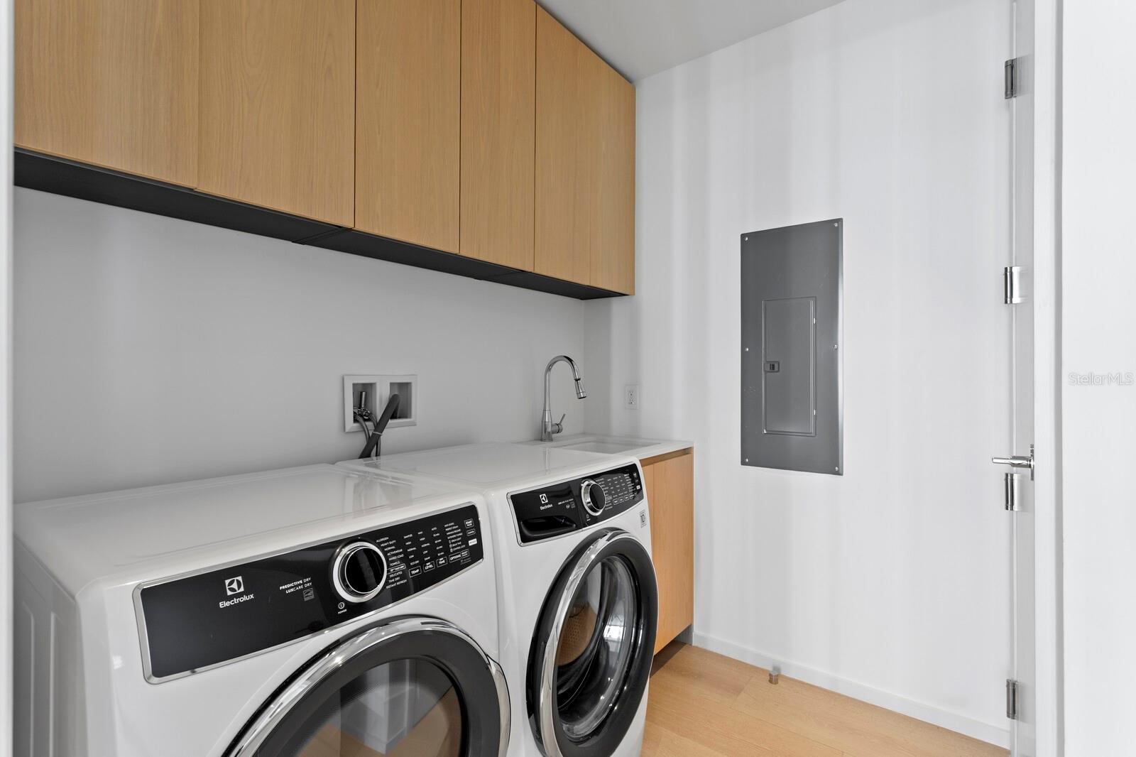 Listing photo id 47 for 1000 Water Street 1502