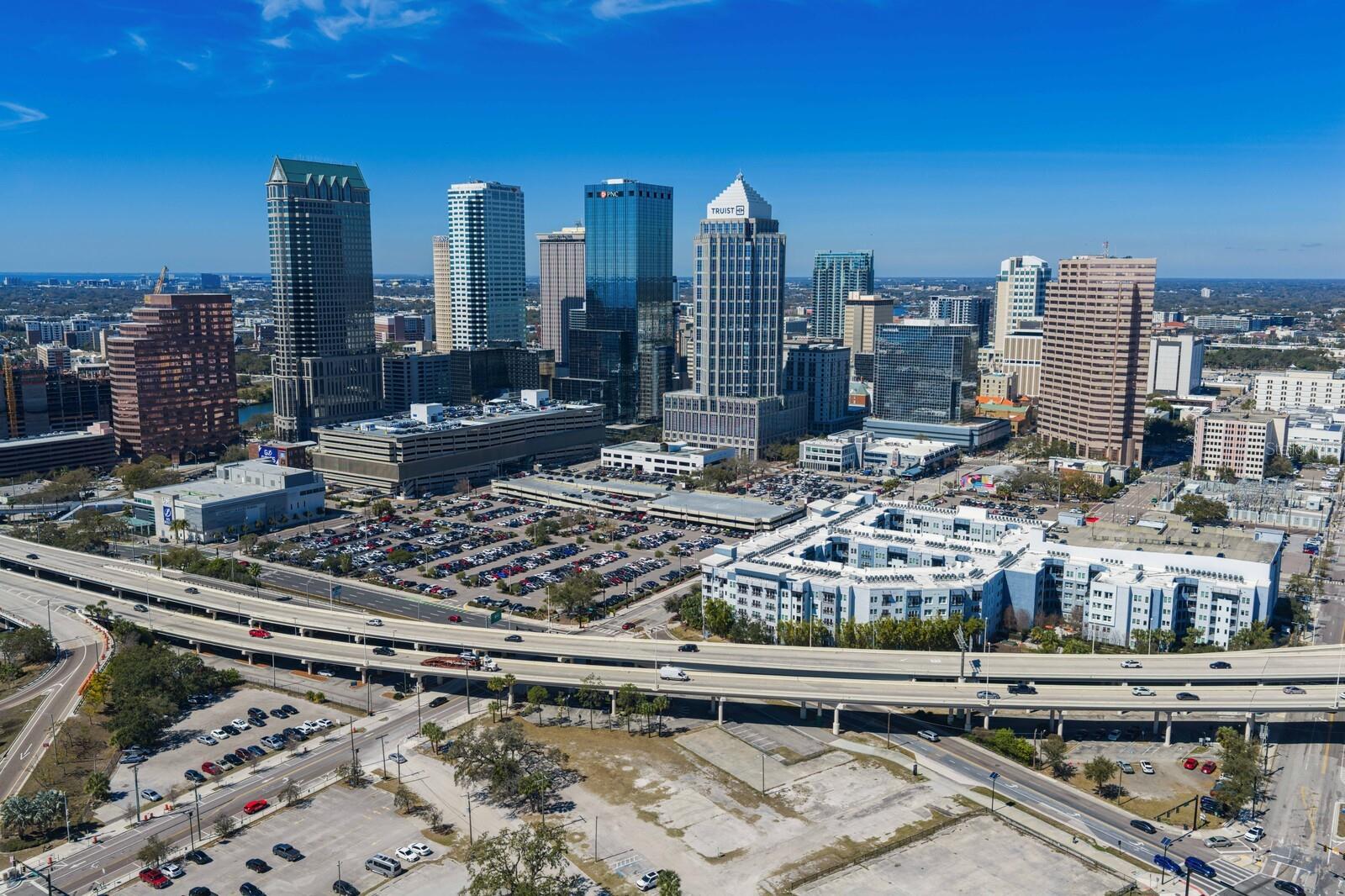 Listing photo id 63 for 1000 Water Street 1502