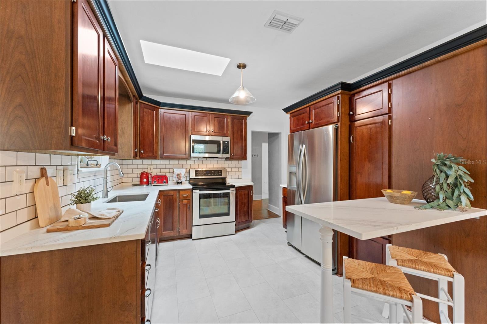 Listing photo id 8 for 250 Aberdeen Street