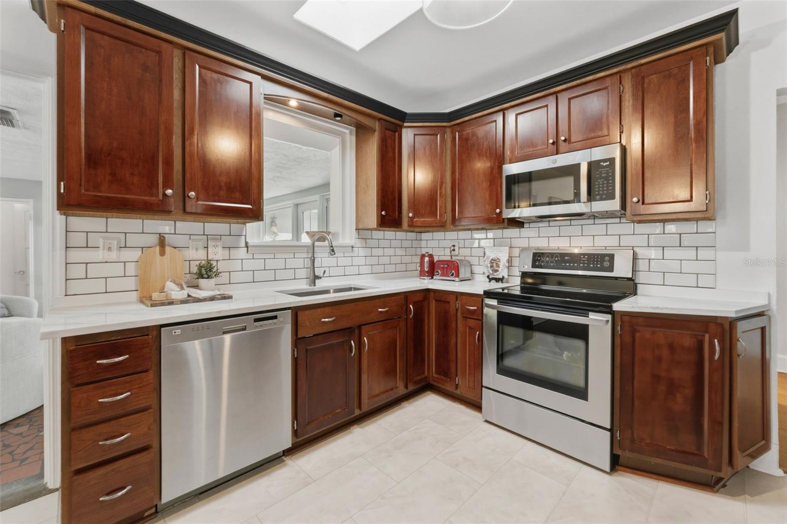 Listing photo id 9 for 250 Aberdeen Street