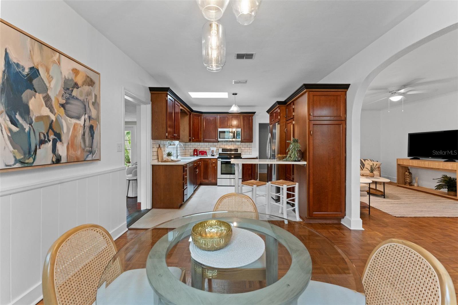 Listing photo id 10 for 250 Aberdeen Street