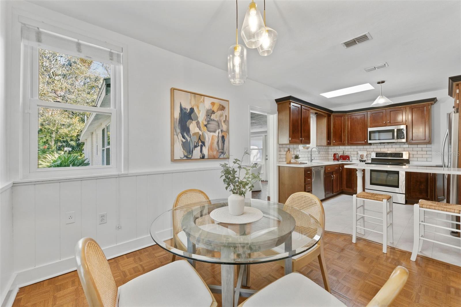 Listing photo id 11 for 250 Aberdeen Street