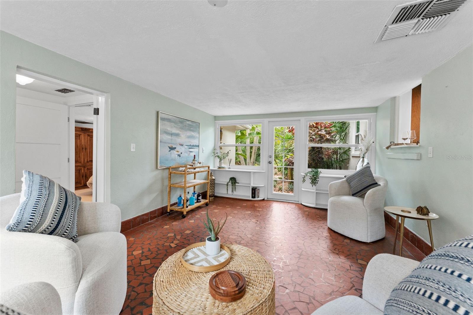 Listing photo id 16 for 250 Aberdeen Street