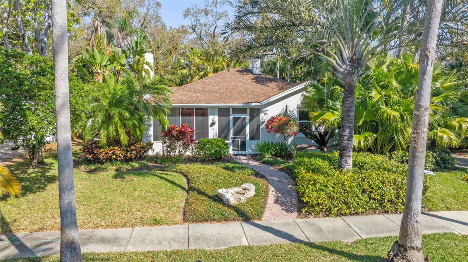 Listing photo id 0 for 250 Aberdeen Street