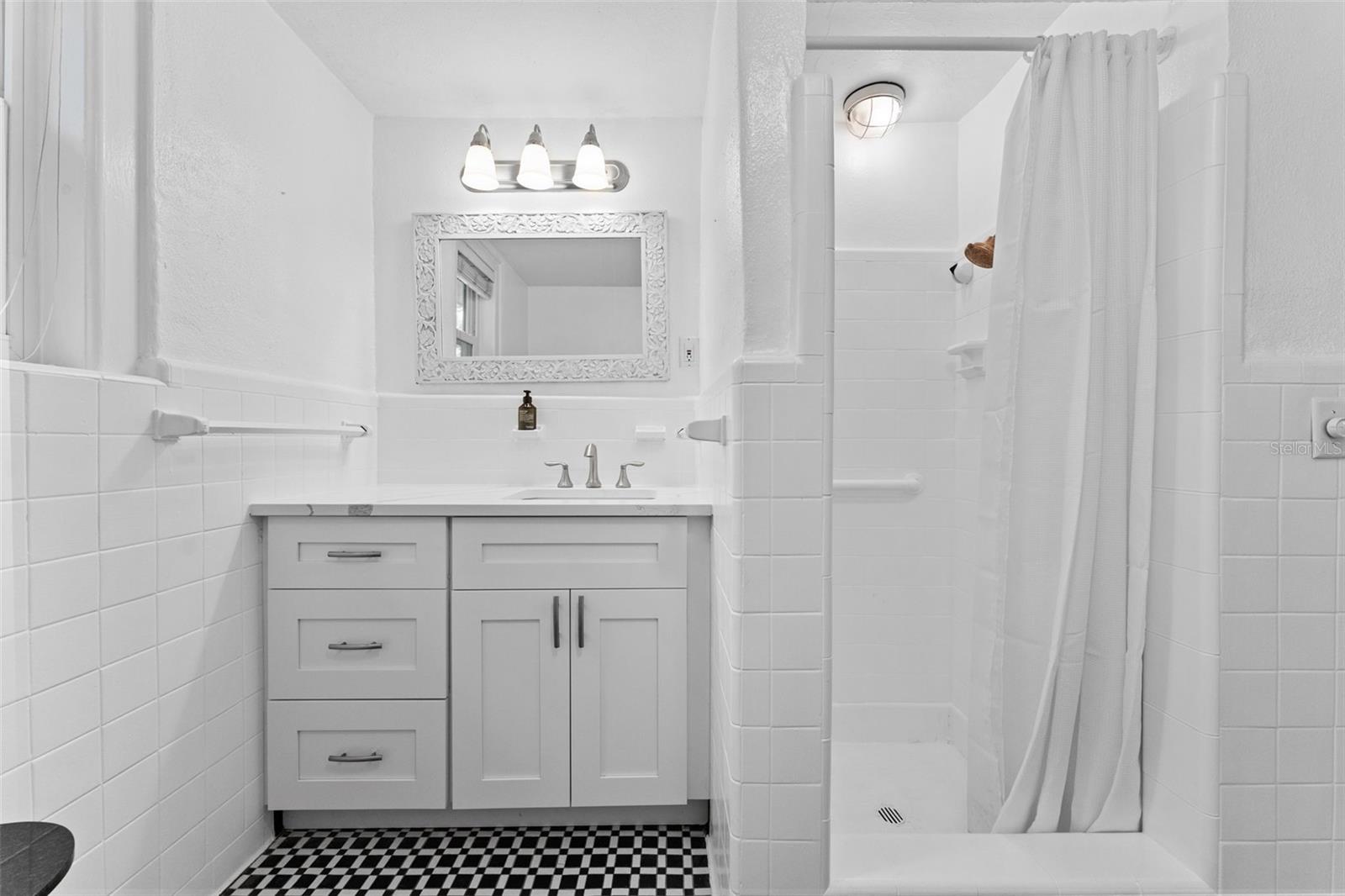 Listing photo id 20 for 250 Aberdeen Street