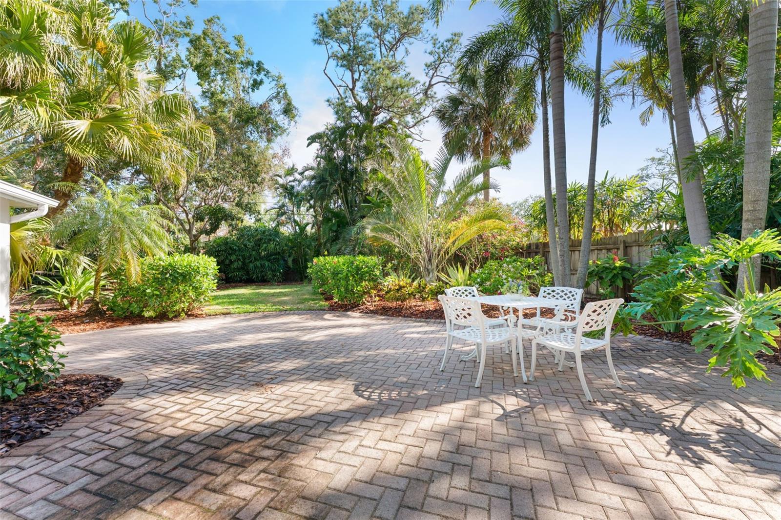 Listing photo id 24 for 250 Aberdeen Street