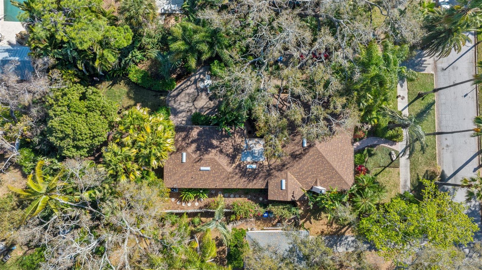 Listing photo id 32 for 250 Aberdeen Street