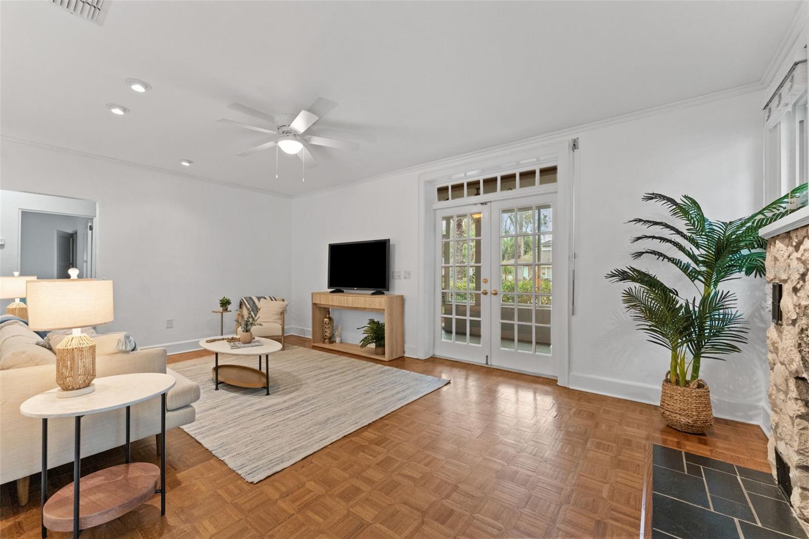 Listing photo id 4 for 250 Aberdeen Street