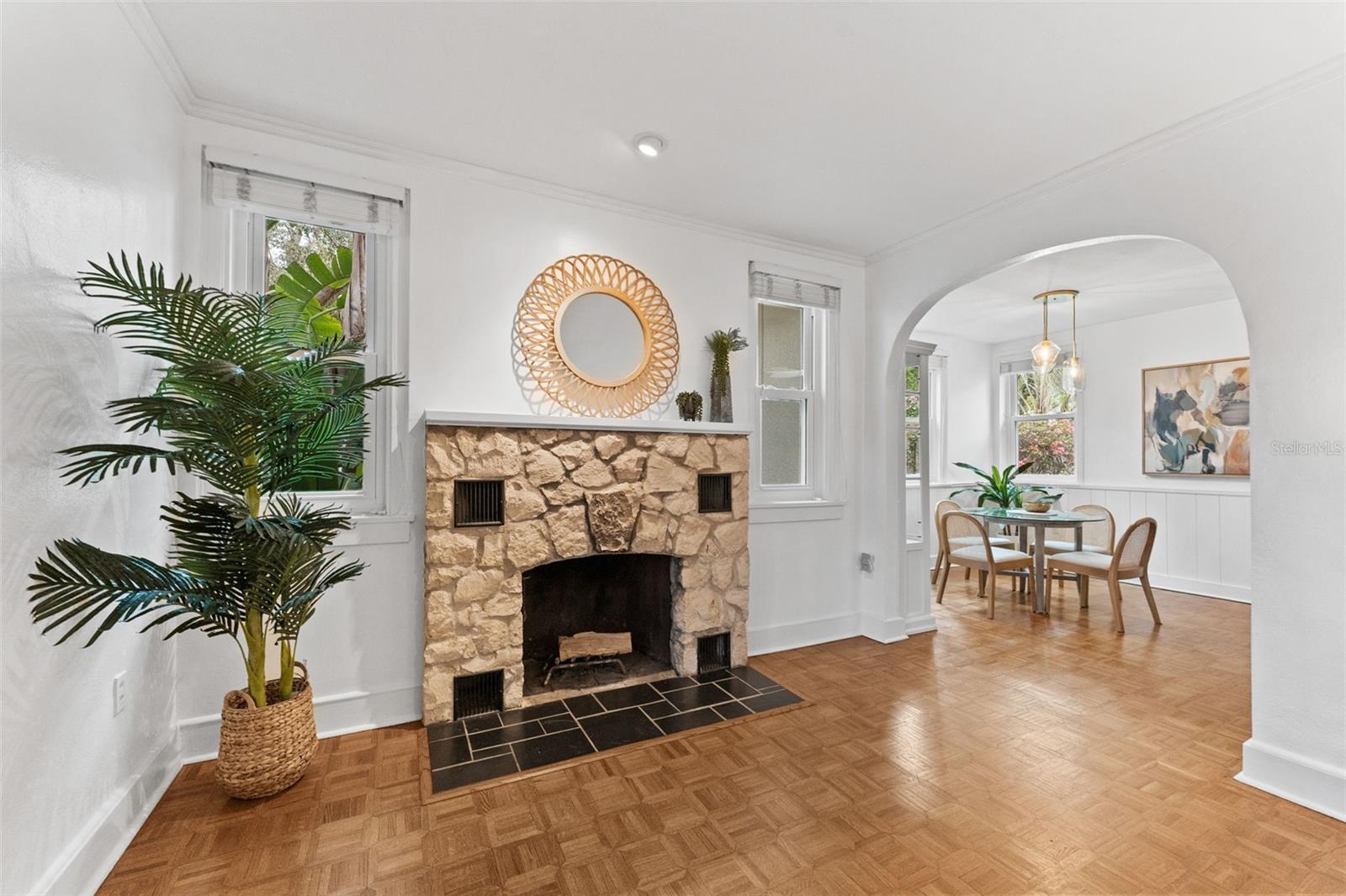 Listing photo id 5 for 250 Aberdeen Street