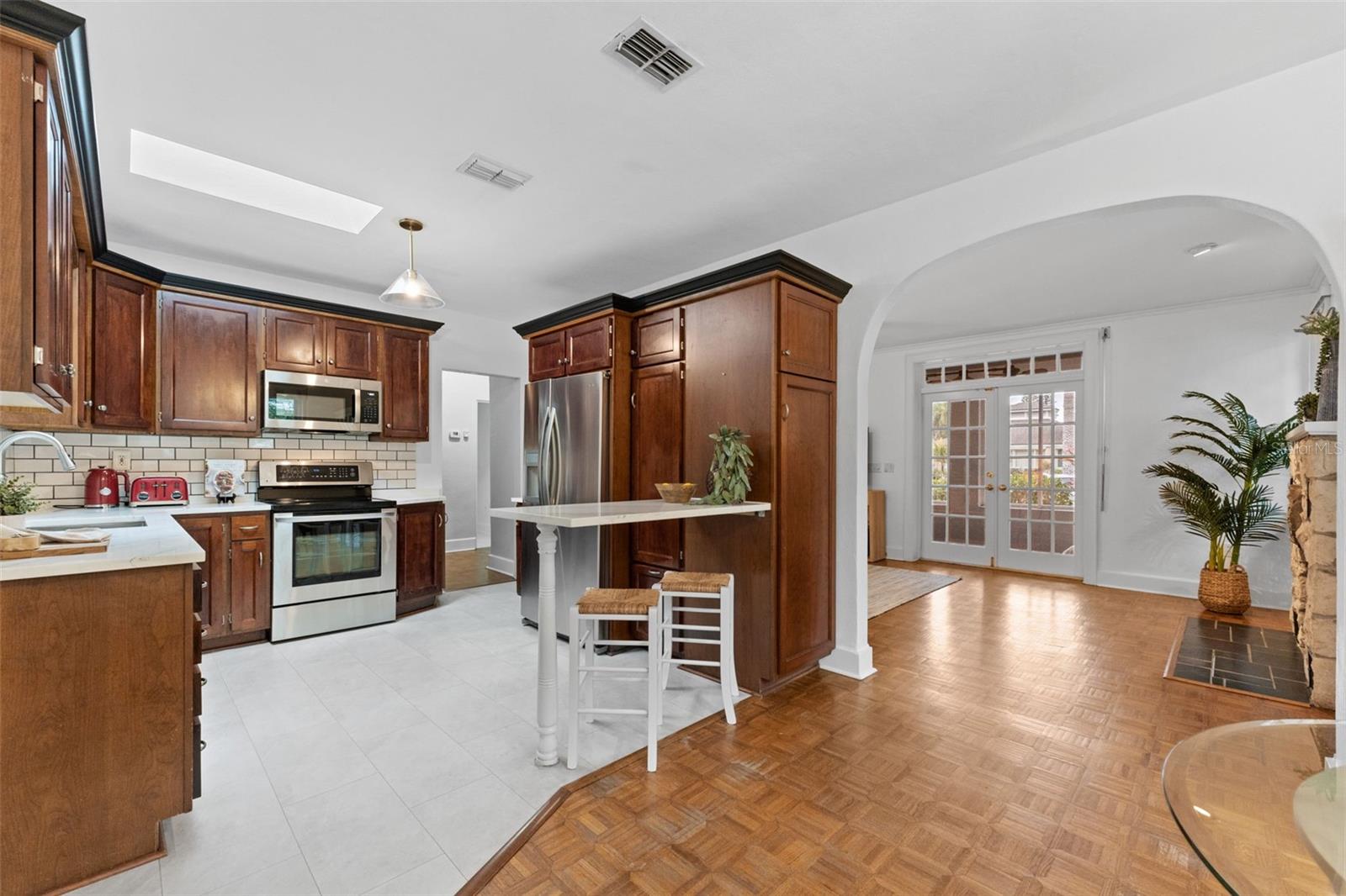 Listing photo id 6 for 250 Aberdeen Street