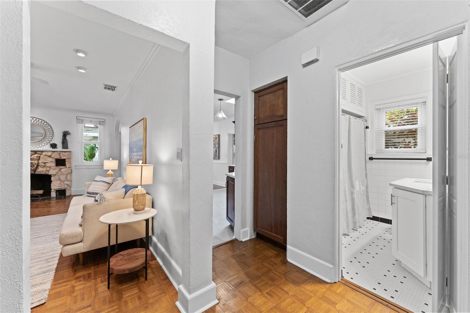 Listing photo id 7 for 250 Aberdeen Street