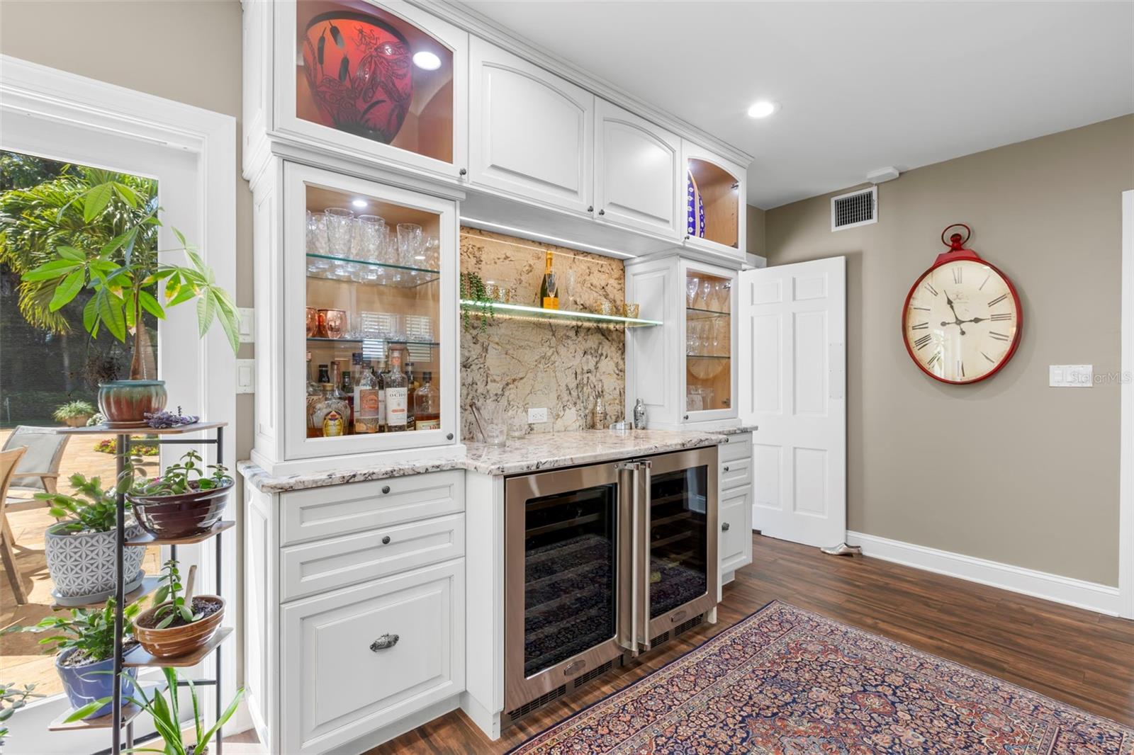 Image 17 of 100 For 556 21st Avenue Ne