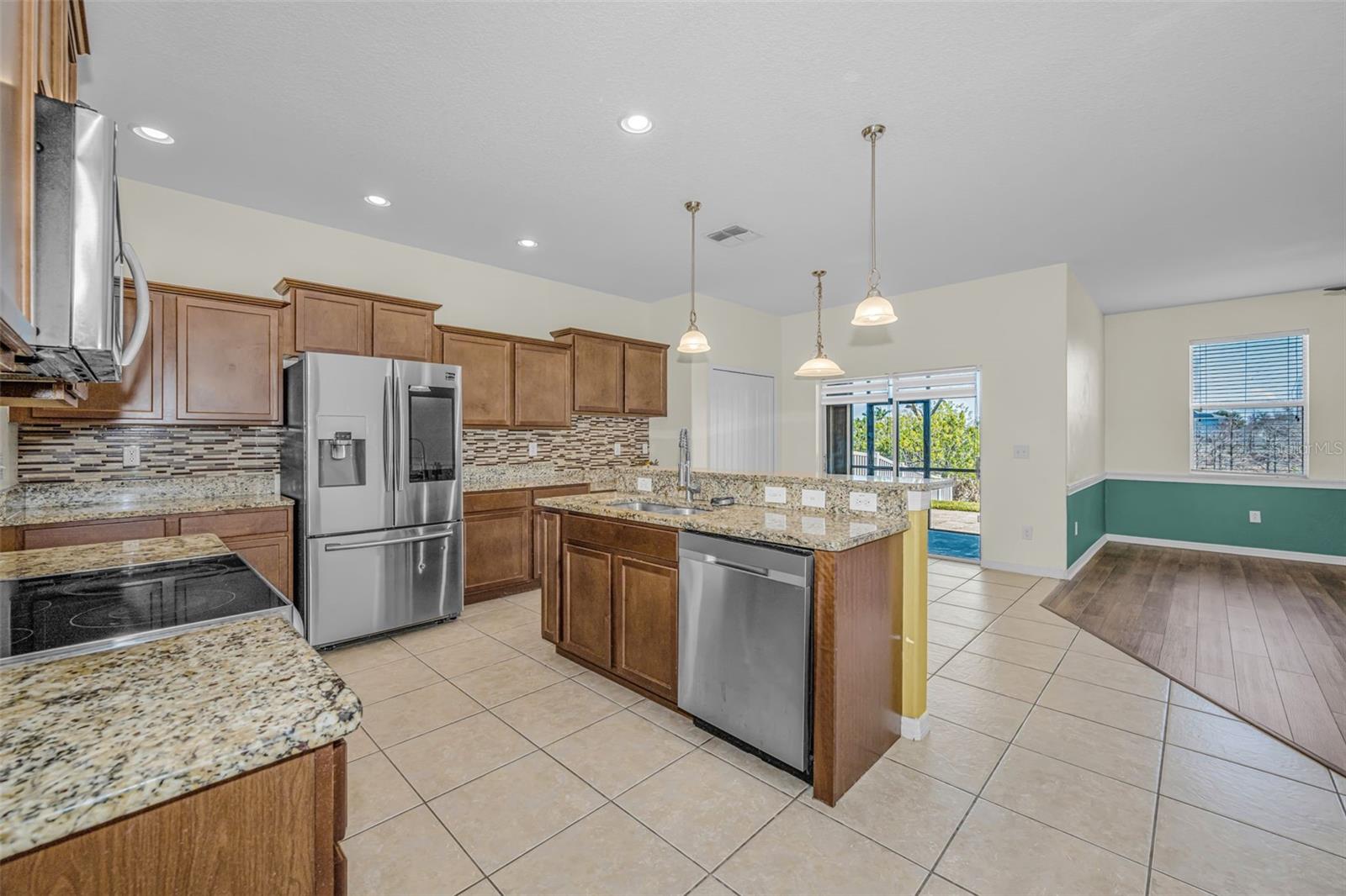 Listing photo id 10 for 521 Vista Ridge Drive