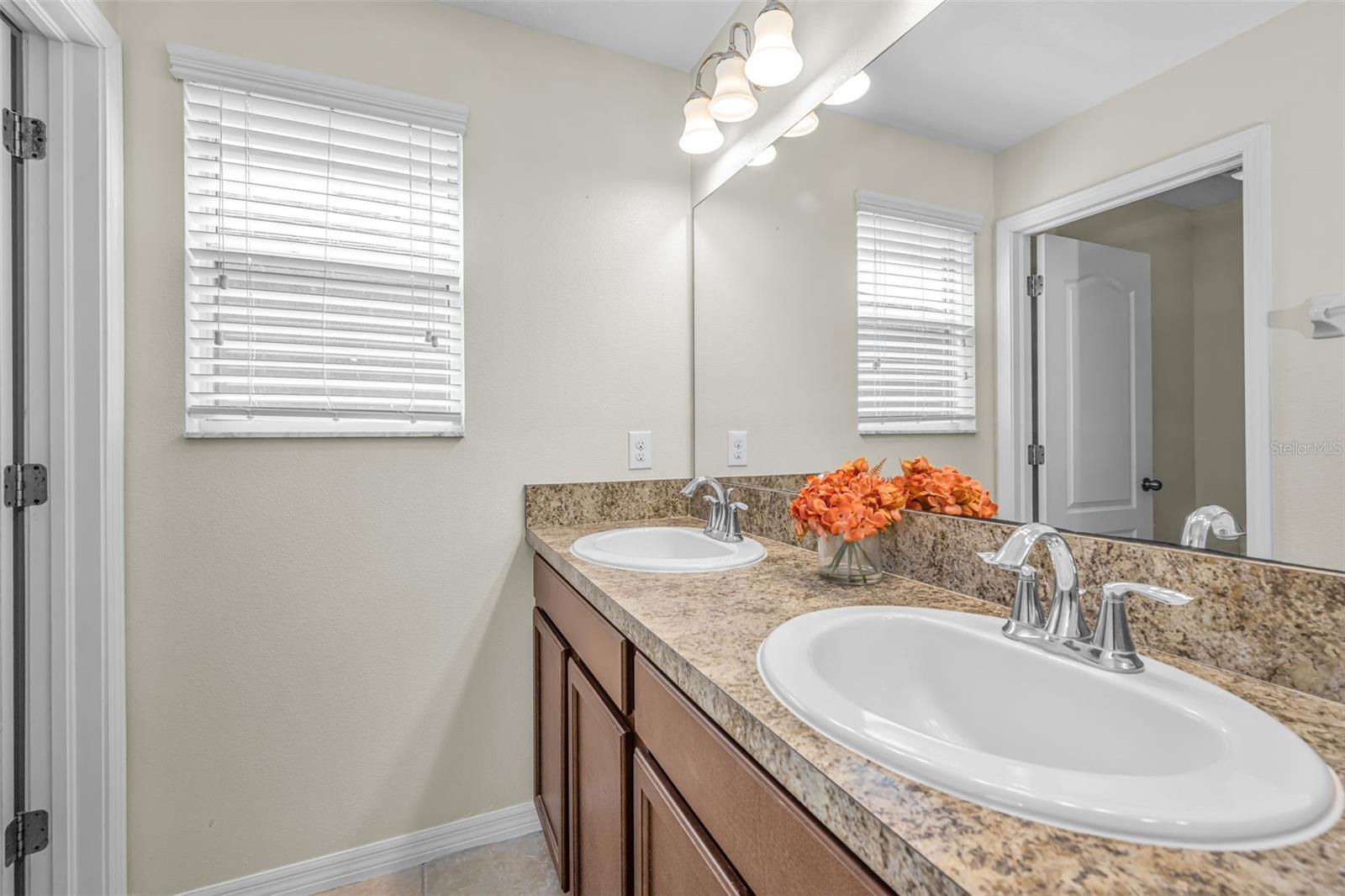 Listing photo id 49 for 521 Vista Ridge Drive