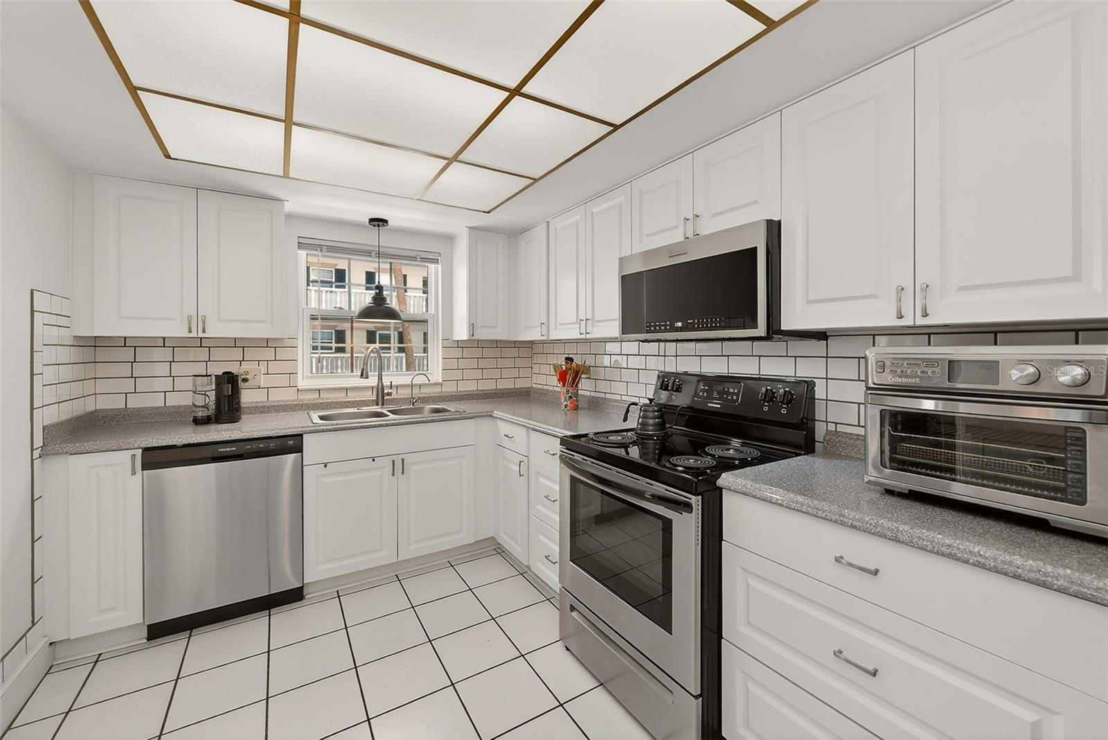 Image 14 of 40 For 139 Bluff View Drive 107