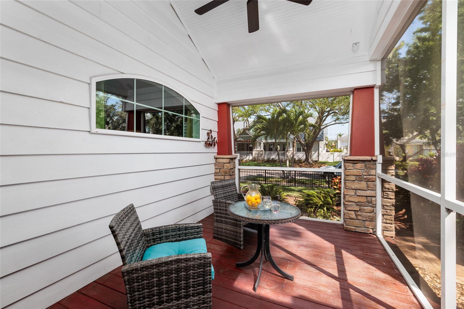 Listing photo id 8 for 446 21st Avenue Ne