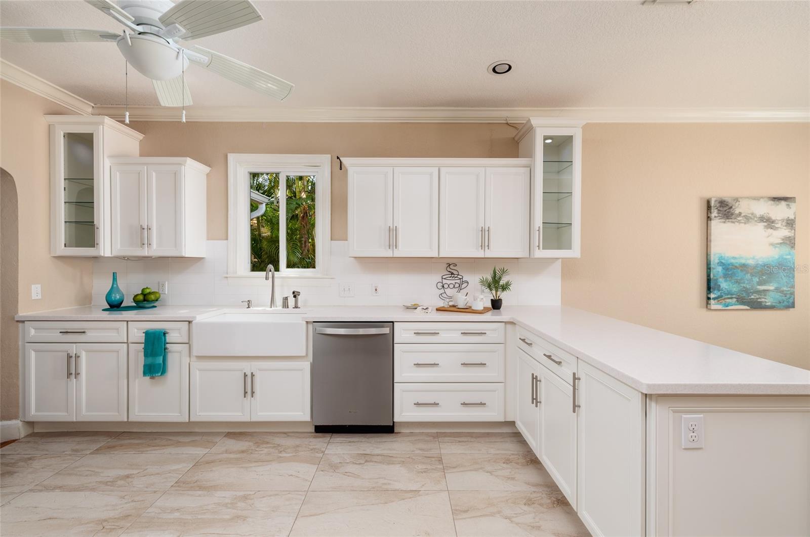 Listing photo id 10 for 446 21st Avenue Ne