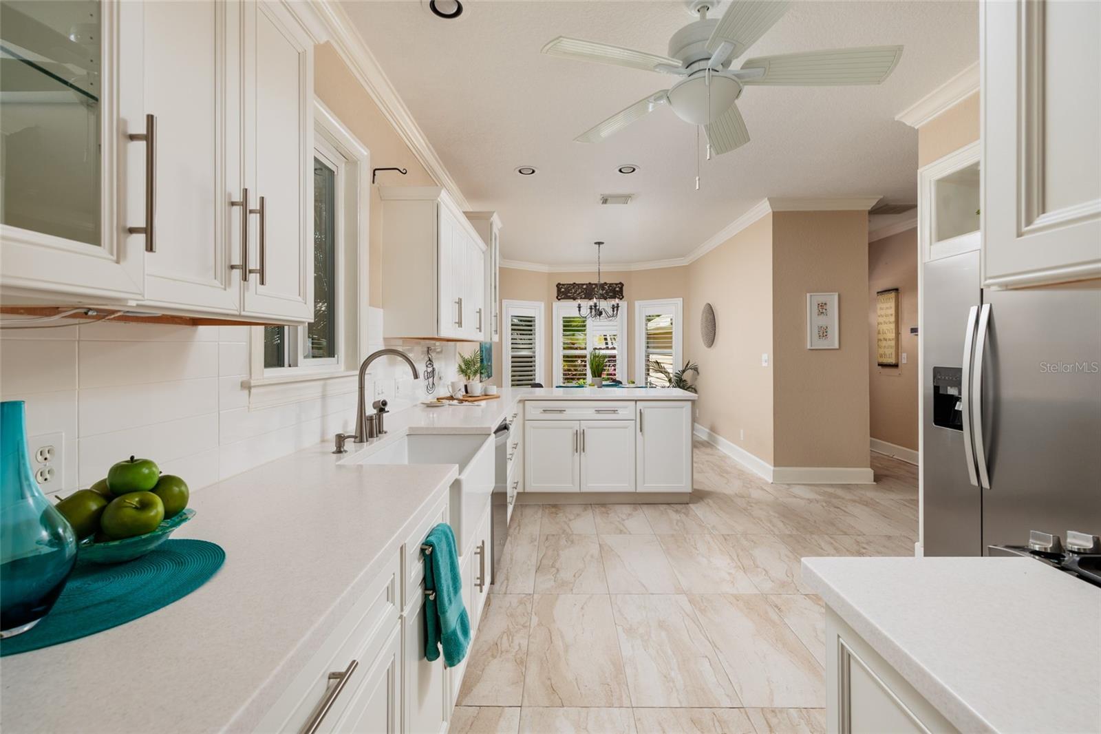 Listing photo id 11 for 446 21st Avenue Ne