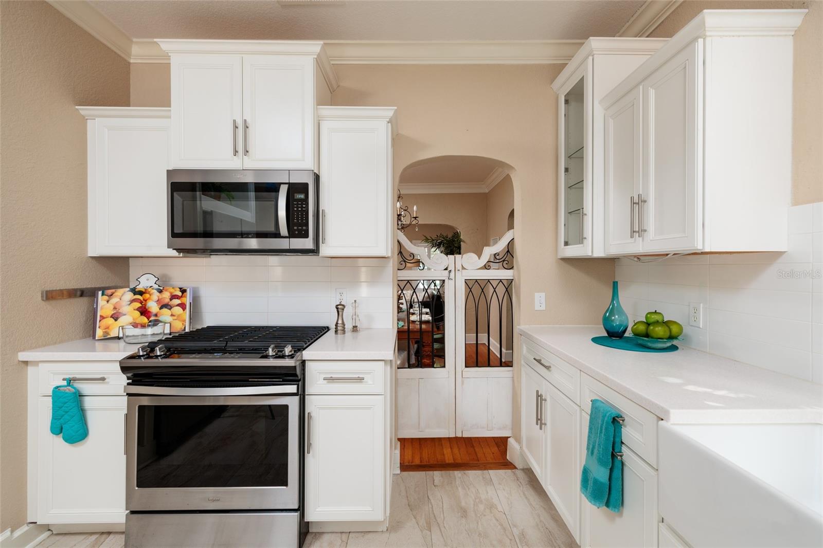 Listing photo id 12 for 446 21st Avenue Ne