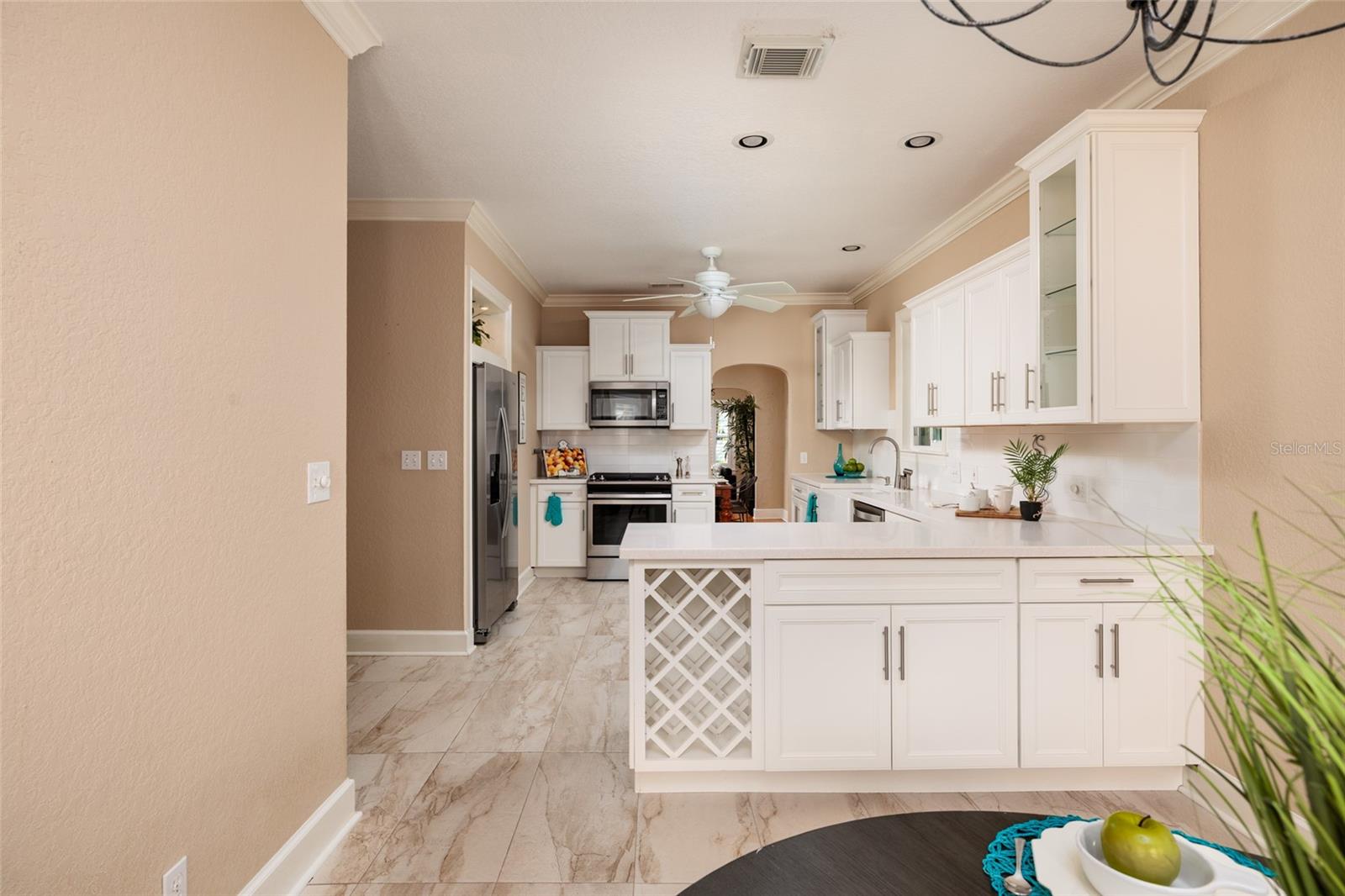 Listing photo id 14 for 446 21st Avenue Ne