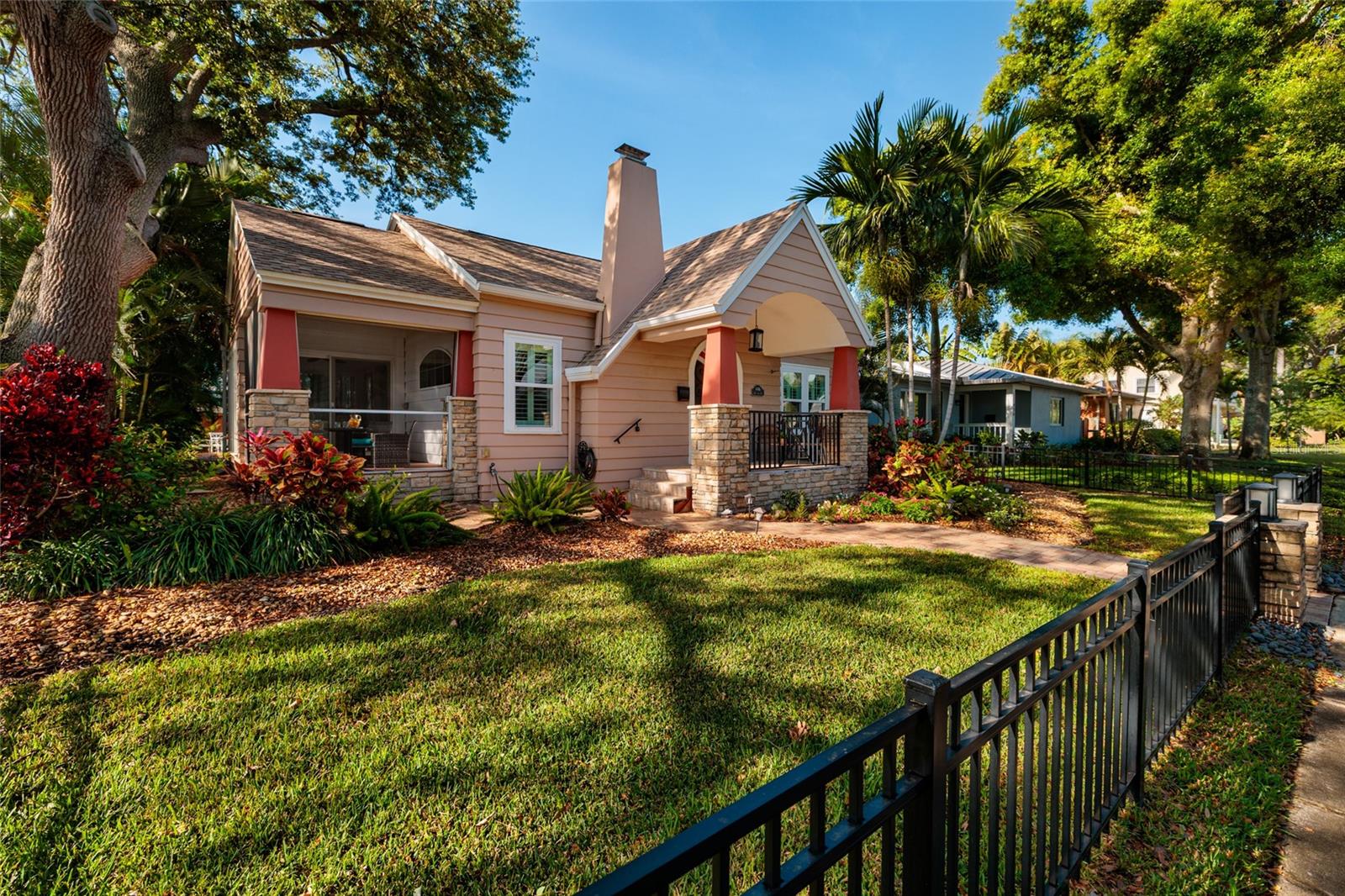 Listing photo id 0 for 446 21st Avenue Ne