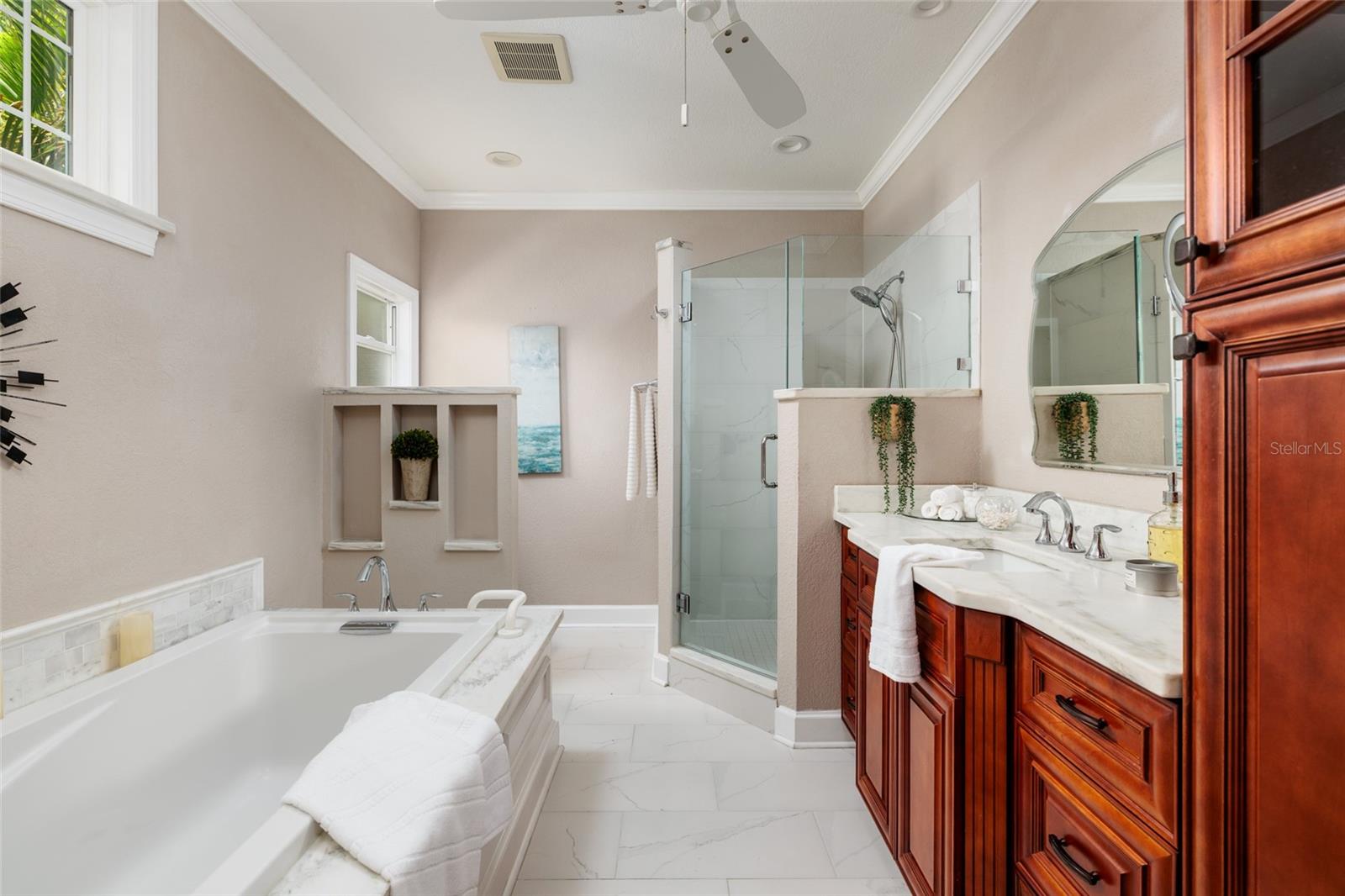 Listing photo id 19 for 446 21st Avenue Ne