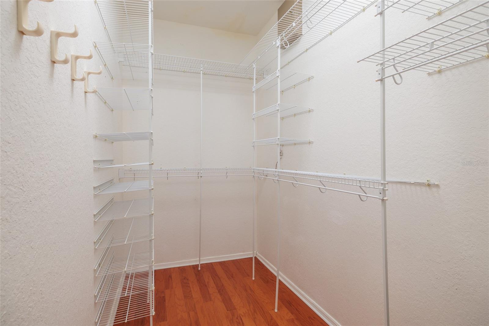 Listing photo id 21 for 446 21st Avenue Ne