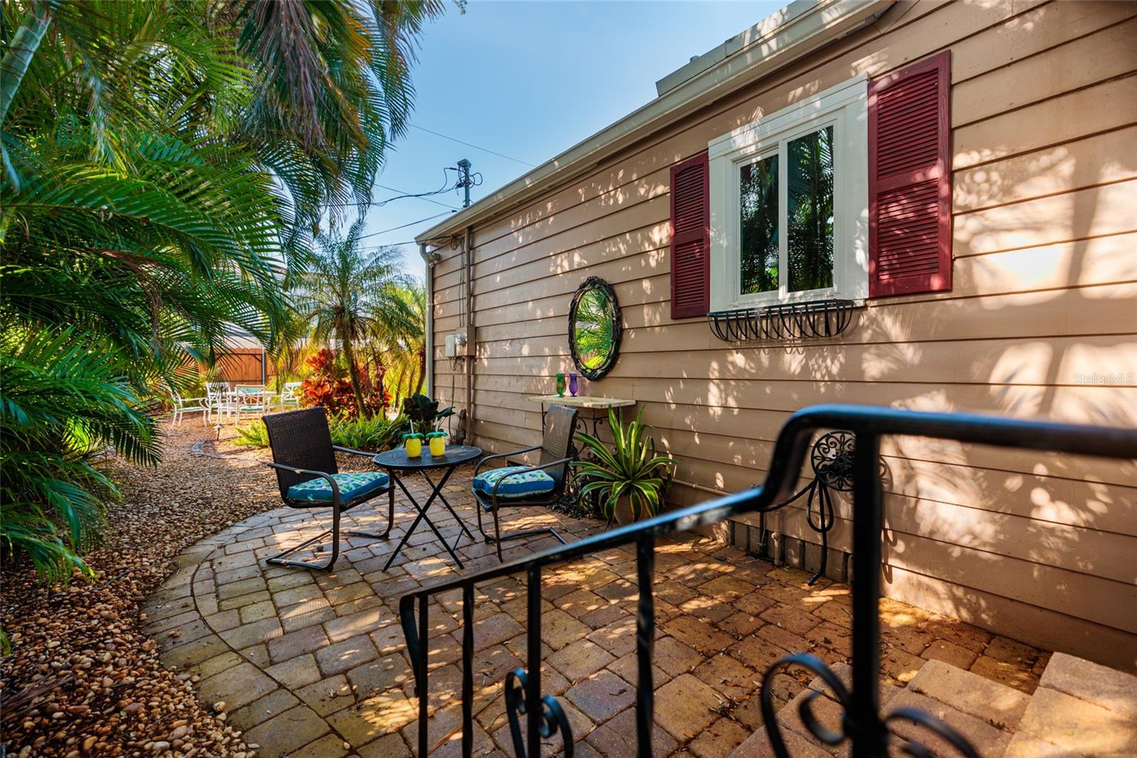 Listing photo id 25 for 446 21st Avenue Ne