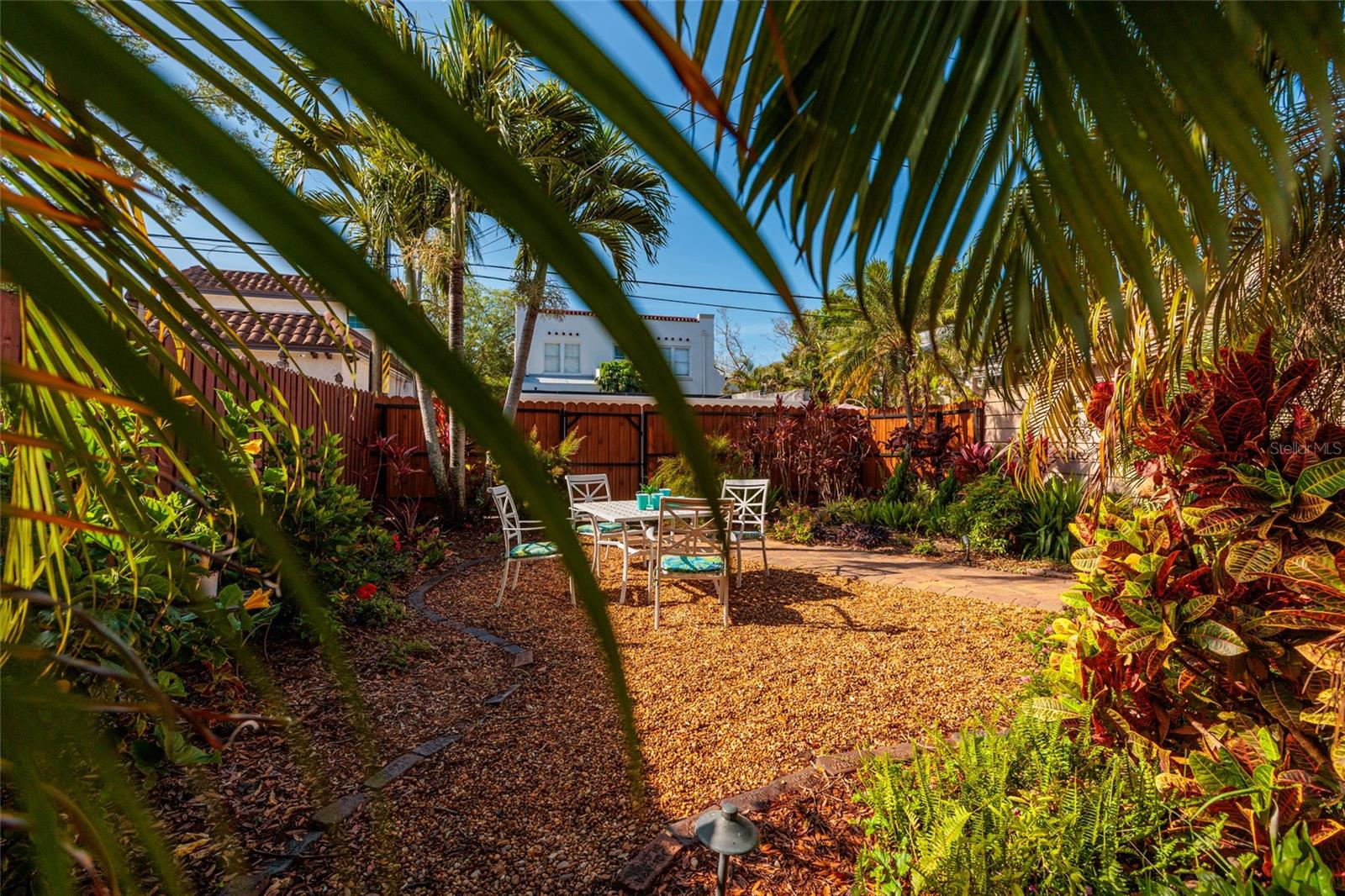 Listing photo id 27 for 446 21st Avenue Ne