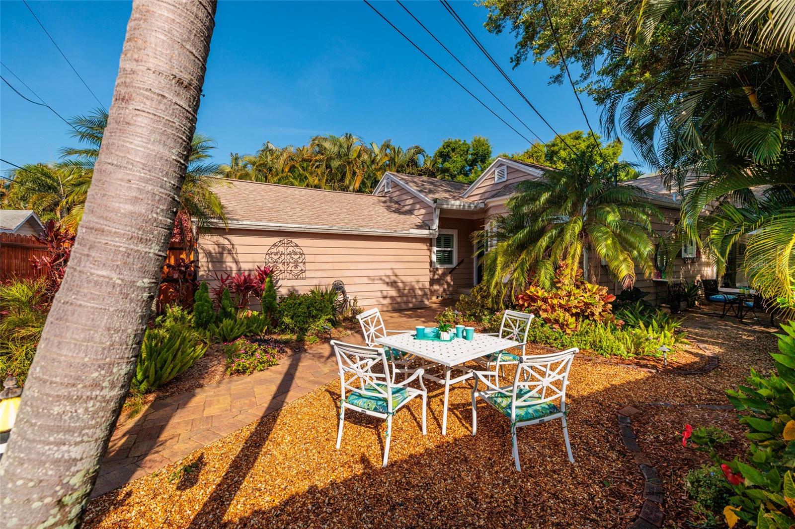 Listing photo id 28 for 446 21st Avenue Ne