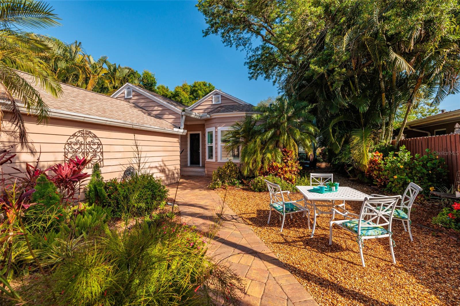 Listing photo id 30 for 446 21st Avenue Ne