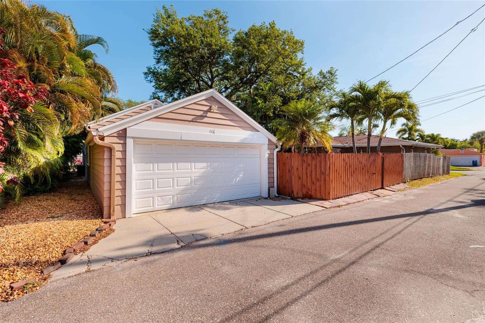 Listing photo id 32 for 446 21st Avenue Ne