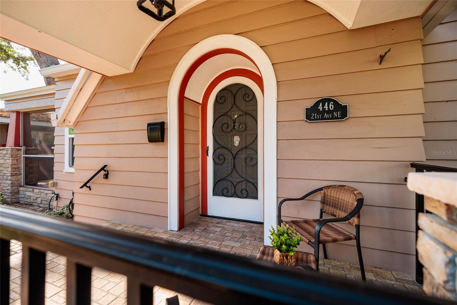 Listing photo id 2 for 446 21st Avenue Ne