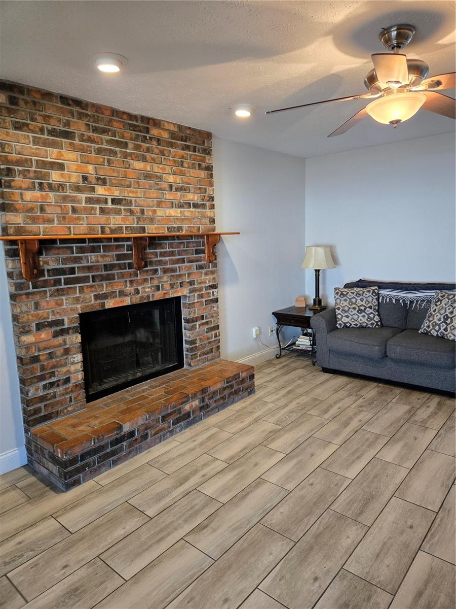 Image 16 of 32 For 3814 Cloverhill Court