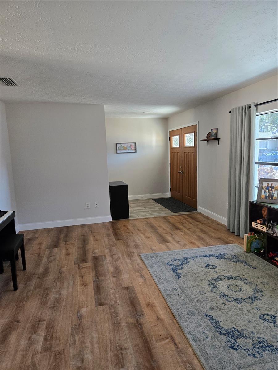 Image 8 of 32 For 3814 Cloverhill Court