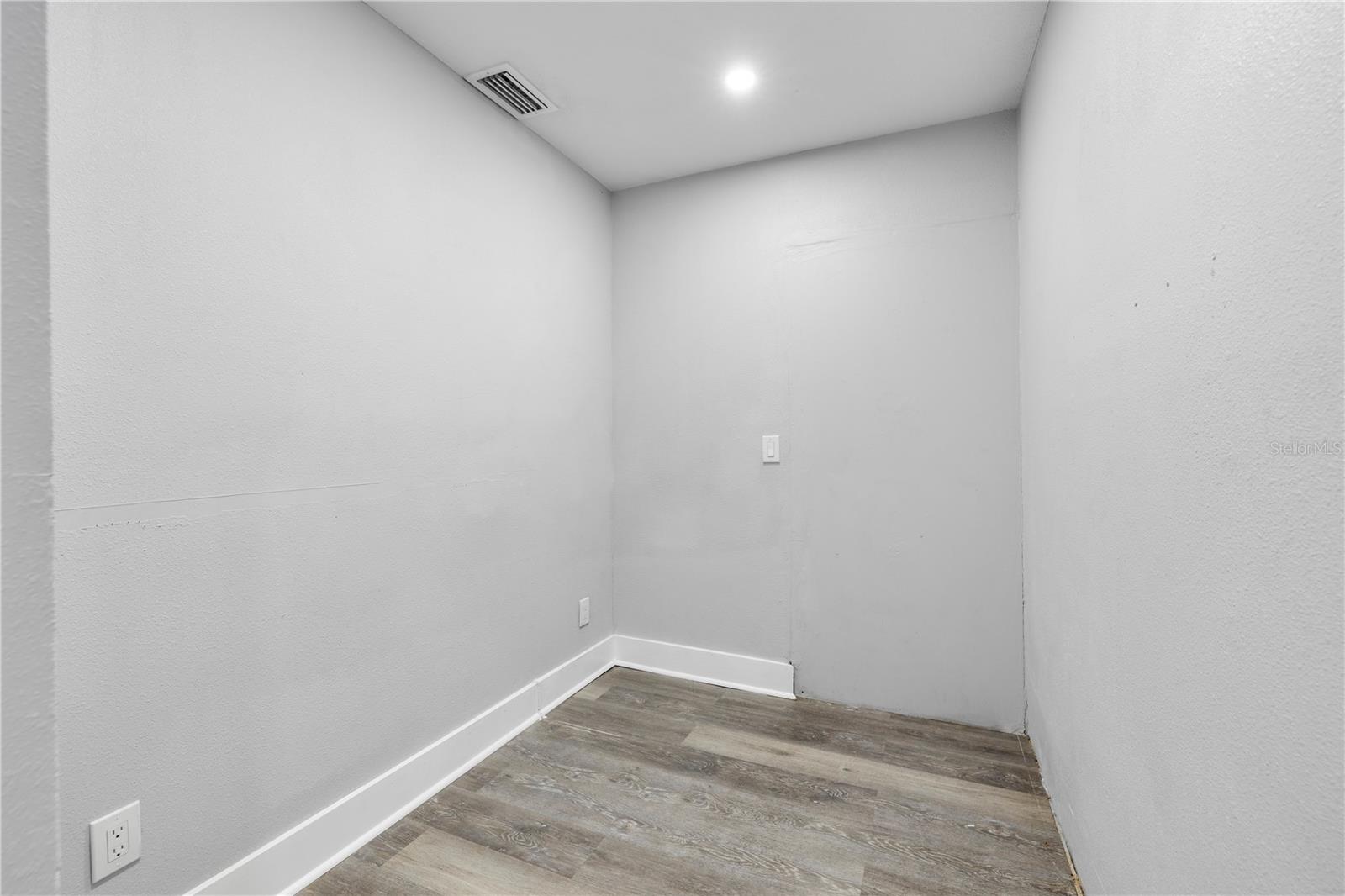 Image 39 of 67 For 3901 Platt Street