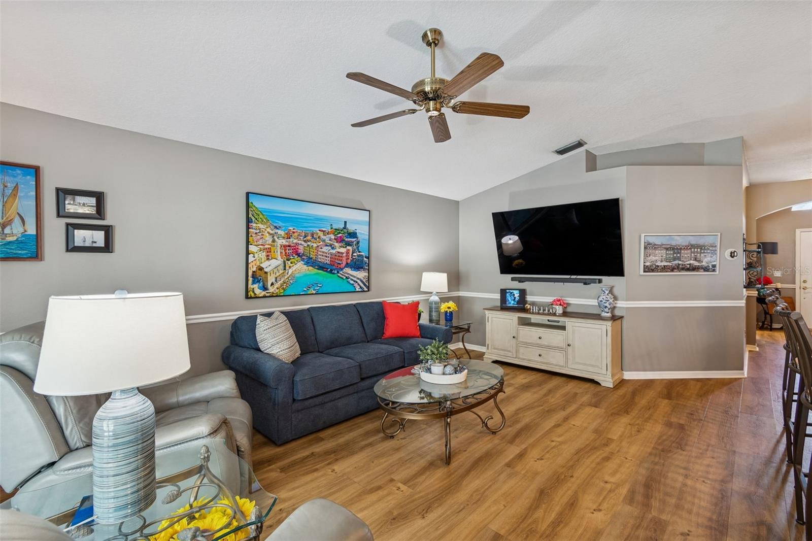 Listing photo id 9 for 3301 Black Gum Court