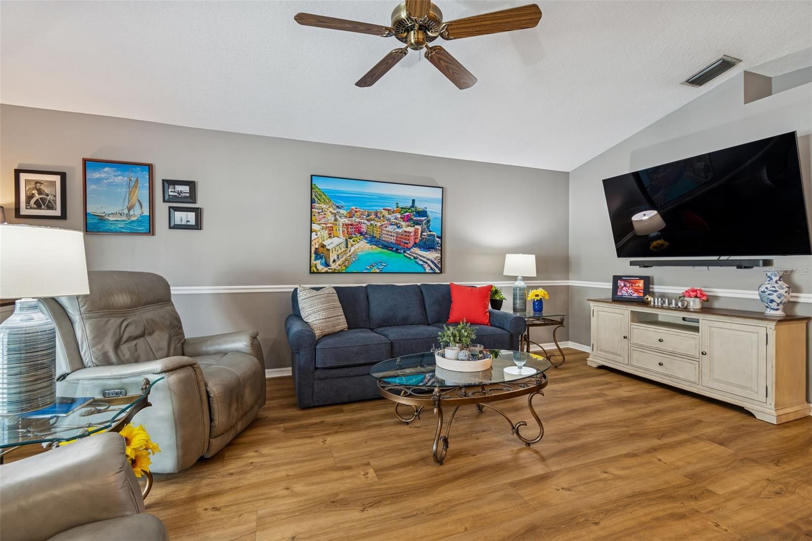 Listing photo id 10 for 3301 Black Gum Court