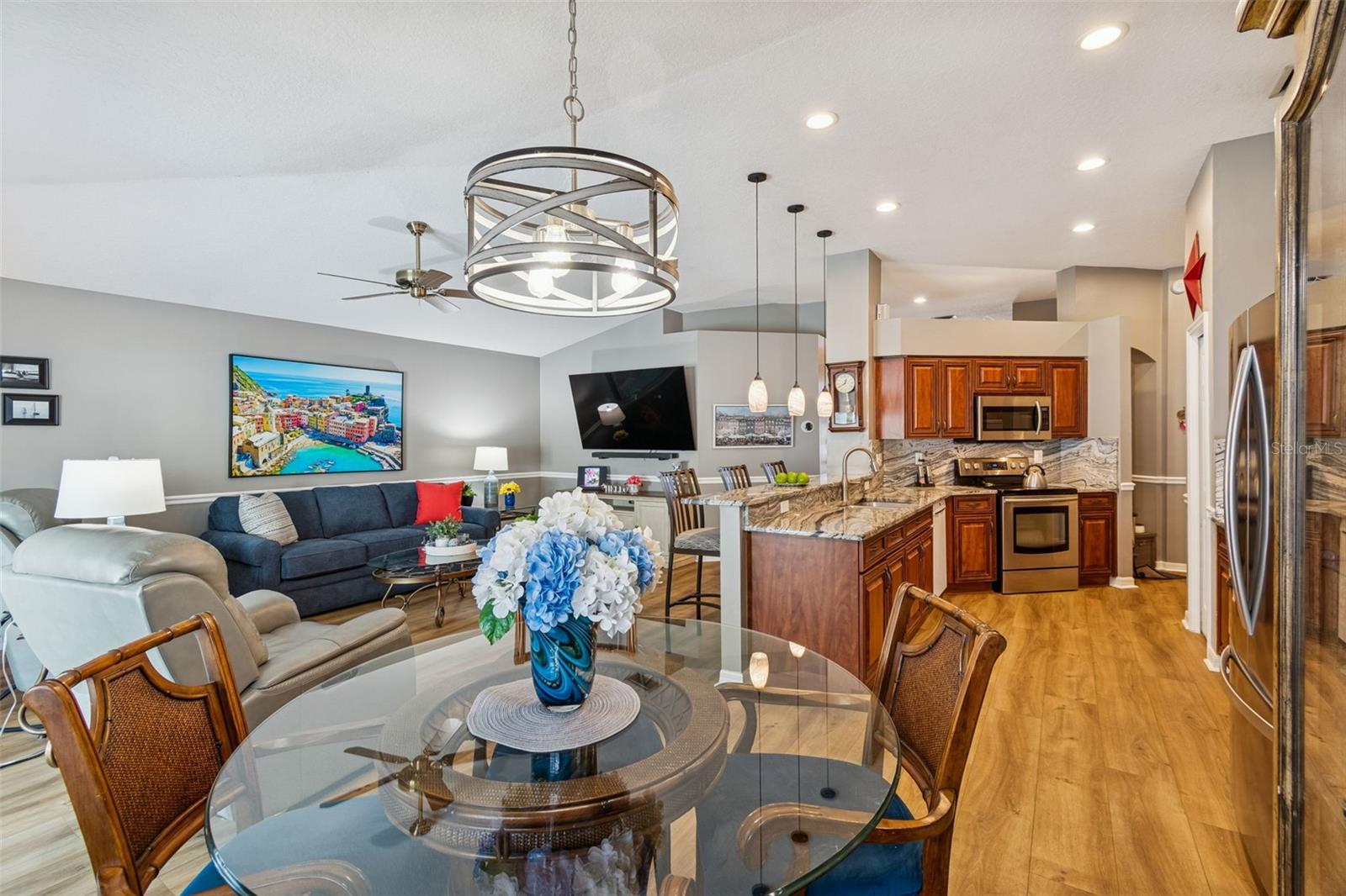 Listing photo id 12 for 3301 Black Gum Court