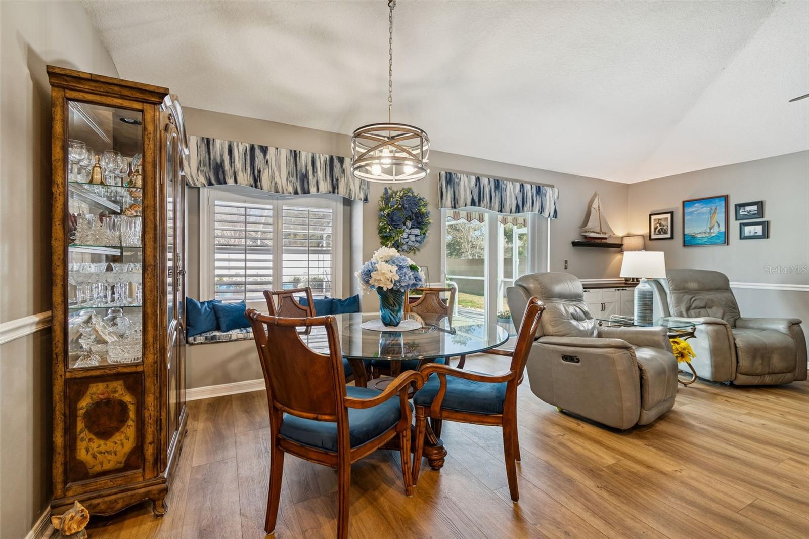 Listing photo id 14 for 3301 Black Gum Court