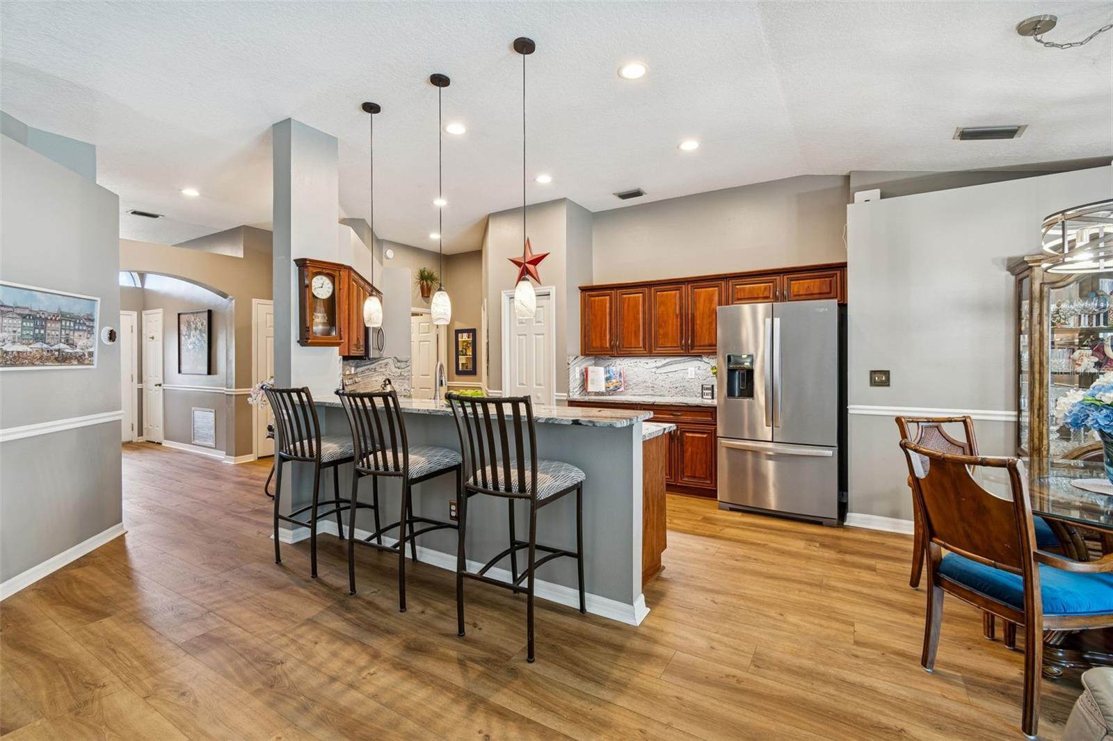 Listing photo id 16 for 3301 Black Gum Court