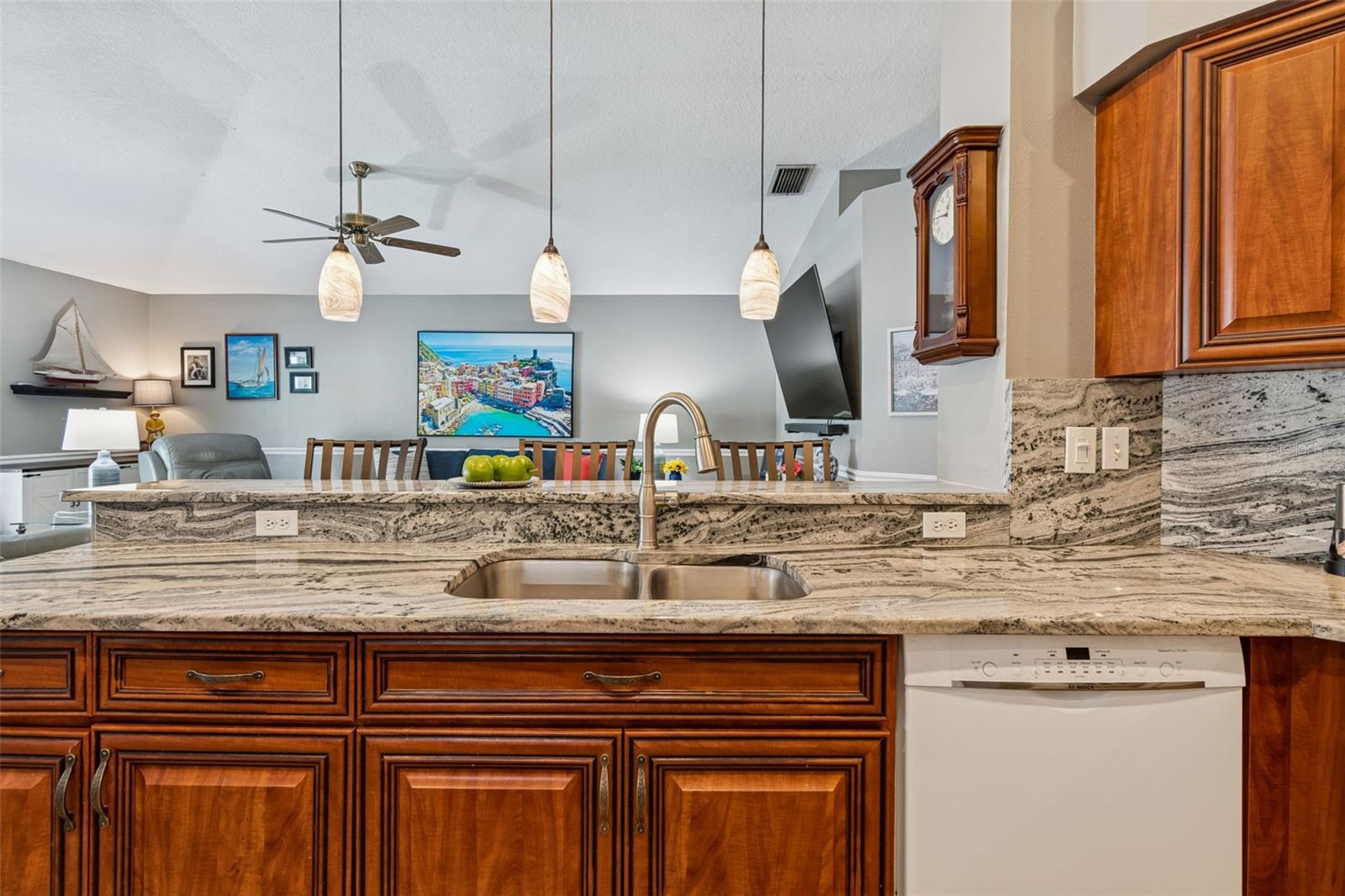 Listing photo id 21 for 3301 Black Gum Court