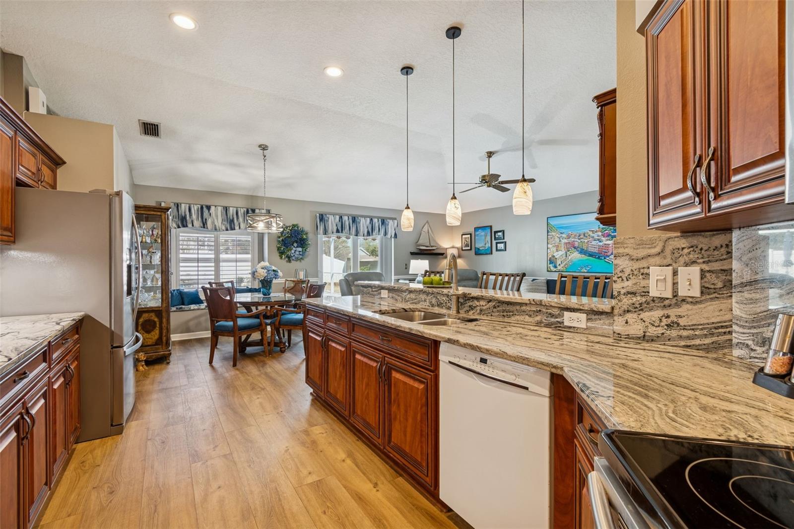 Listing photo id 22 for 3301 Black Gum Court